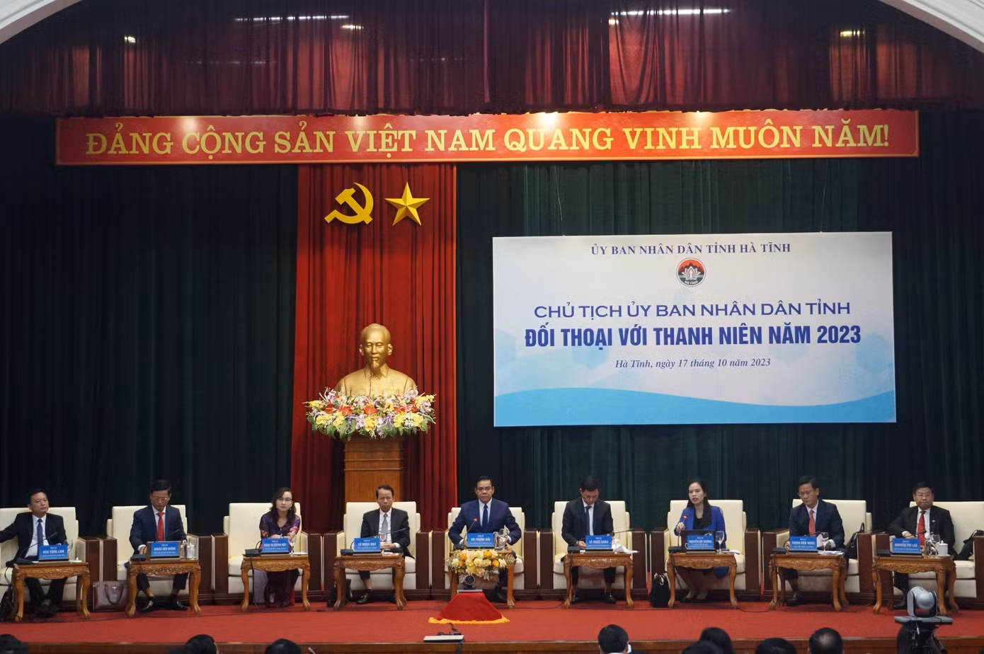 Hội nghị đối thoại giữa Chủ tịch UBND tỉnh với thanh niên năm 2023. Hội nghị đối thoại giữa Chủ tịch UBND tỉnh với thanh niên năm 2023.