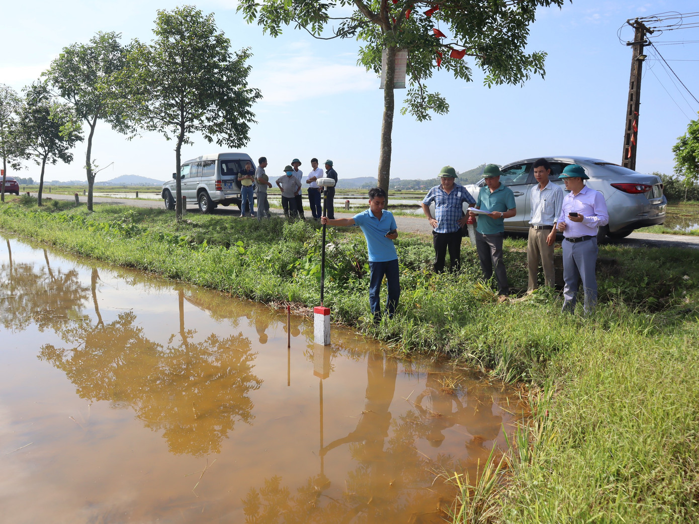 Ngành chức năng cắm mốc mặt bằng cao tốc Bắc - Nam tại huyện Can Lộc (Ảnh: Cổng TTĐT Can Lộc). Ngành chức năng cắm mốc mặt bằng cao tốc Bắc - Nam tại huyện Can Lộc (Ảnh: Cổng TTĐT Can Lộc).