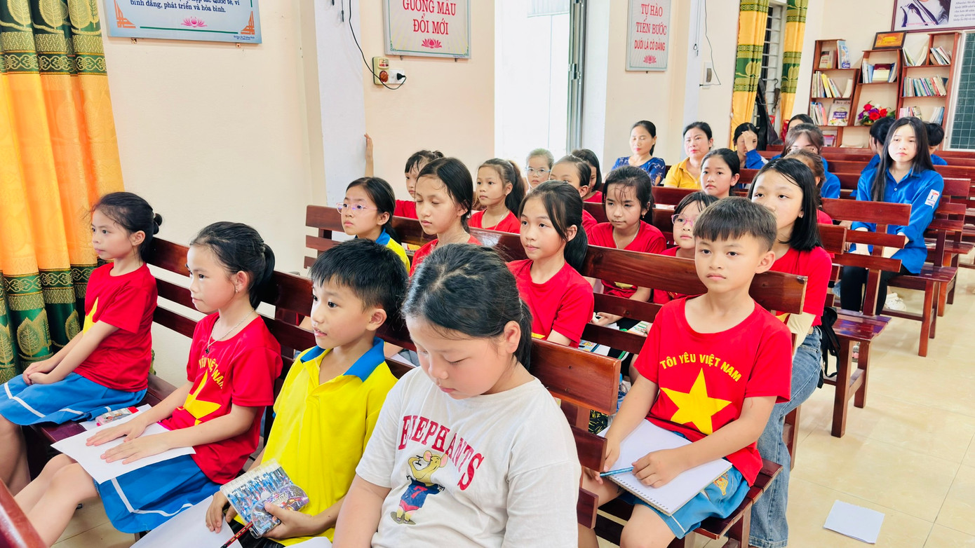 Hưởng ứng ngày sách và văn hóa đọc Việt Nam năm 2024, Huyện Đoàn Hương Sơn (Hà Tĩnh) vừa phối hợp Ban điều hành Ngôi nhà trí tuệ huyện tổ chức Ngày hội “Mở trang sách bước ra thế giới”. Ảnh: HN Hưởng ứng ngày sách và văn hóa đọc Việt Nam năm 2024, Huyện Đoàn Hương Sơn (Hà Tĩnh) vừa phối hợp Ban điều hành Ngôi nhà trí tuệ huyện tổ chức Ngày hội “Mở trang sách bước ra thế giới”. Ảnh: HN