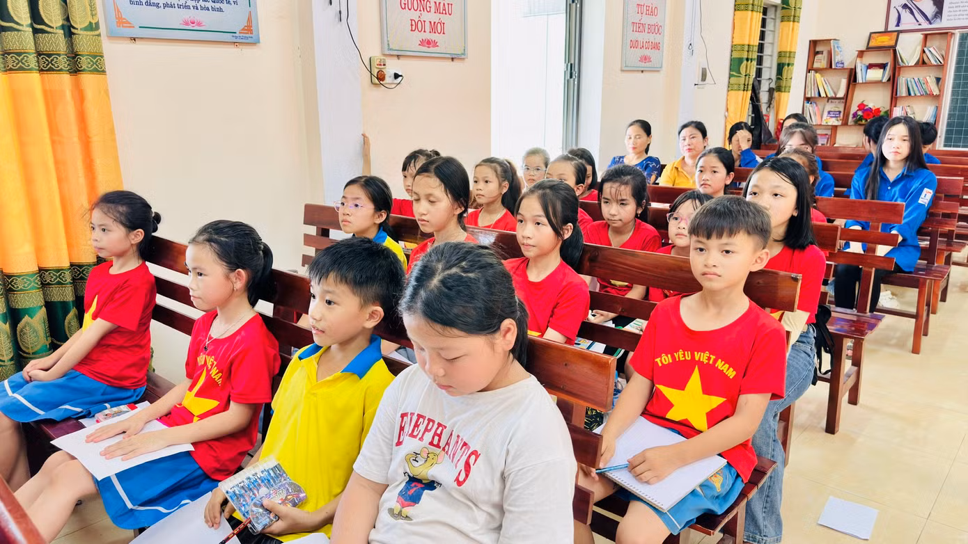 Hưởng ứng ngày sách và văn hóa đọc Việt Nam năm 2024, Huyện Đoàn Hương Sơn (Hà Tĩnh) vừa phối hợp Ban điều hành Ngôi nhà trí tuệ huyện tổ chức Ngày hội “Mở trang sách bước ra thế giới”. Ảnh: HN Hưởng ứng ngày sách và văn hóa đọc Việt Nam năm 2024, Huyện Đoàn Hương Sơn (Hà Tĩnh) vừa phối hợp Ban điều hành Ngôi nhà trí tuệ huyện tổ chức Ngày hội “Mở trang sách bước ra thế giới”. Ảnh: HN