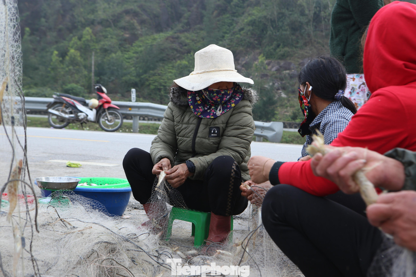 Chuyến vươn khơi đánh bắt đầu năm mới, nhiều ngư dân vùng bãi ngang Hà Tĩnh đã trúng đậm “lộc biển” và trở về đất liền bán hải sản với giá cao trong niềm hân hoan, phấn khởi.