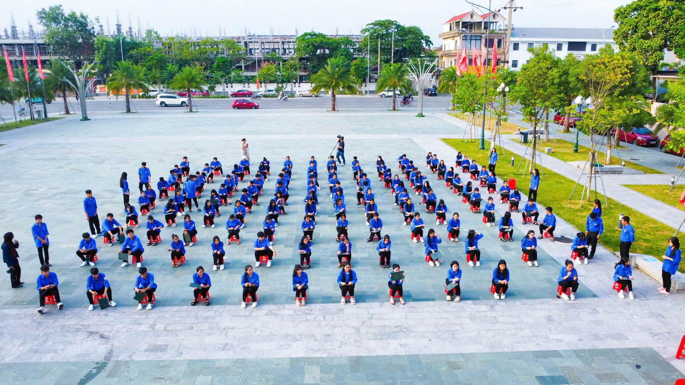 Buổi lễ kết nạp 110 đoàn viên mới và ra mắt công trình thanh niên “Số hoá thông tin về cuộc đời, sự nghiệp của đồng chí Lý Tự Trọng” diễn ra tại công viên Lý Tự Trọng. Buổi lễ kết nạp 110 đoàn viên mới và ra mắt công trình thanh niên “Số hoá thông tin về cuộc đời, sự nghiệp của đồng chí Lý Tự Trọng” diễn ra tại công viên Lý Tự Trọng.