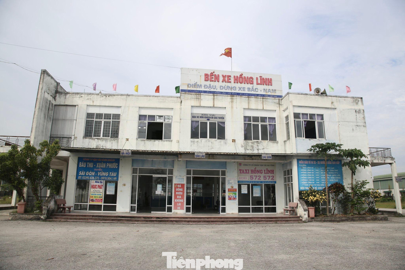 Năm 2010, bến xe Hồng Lĩnh (Hà Tĩnh) được xây dựng và đưa vào hoạt động với nguồn vốn hơn 8 tỷ đồng tại khu đất rộng 15.000m2 tại phường Đậu Liêu (thị xã Hồng Lĩnh).