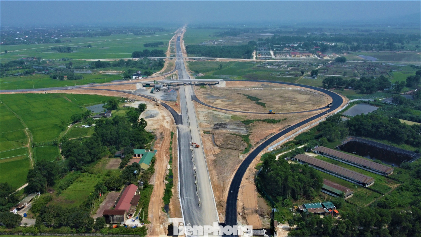 Nút giao tỉnh lộ 550 đoạn qua địa phận xã Thạch Đài, thành phố Hà Tĩnh thuộc dự án thành phần Bãi Vọt - Hàm Nghi do Tổng công ty 319 (Bộ Quốc phòng) đảm nhiệm thi công.