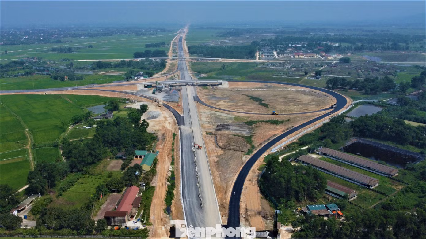 Nút giao tỉnh lộ 550 đoạn qua địa phận xã Thạch Đài, thành phố Hà Tĩnh thuộc dự án thành phần Bãi Vọt - Hàm Nghi do Tổng công ty 319 (Bộ Quốc phòng) đảm nhiệm thi công.