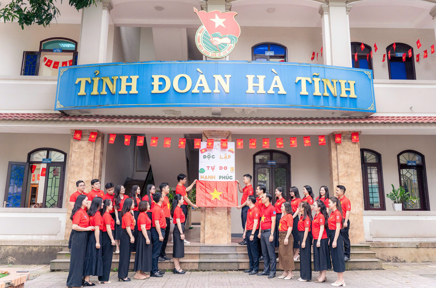 Hoạt động này nằm trong chiến dịch &quot;Hòa bình đẹp lắm&quot; do Trung ương Đoàn TNCS Hồ Chí Minh phát động trên toàn quốc, nhằm lan tỏa thông điệp về giá trị của hòa bình, độc lập và khát vọng dựng xây đất nước phồn vinh.