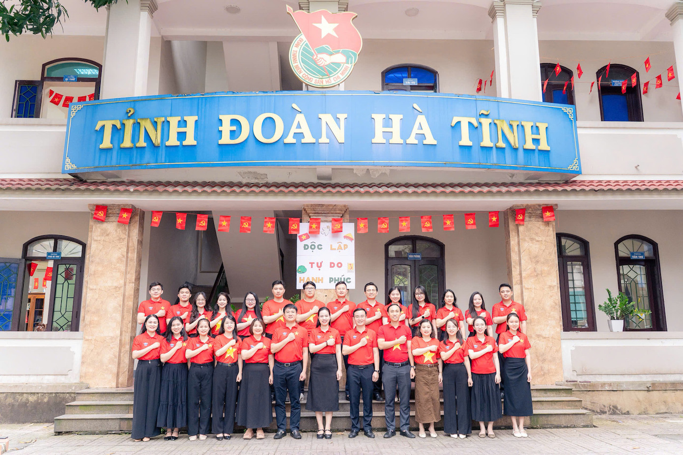 Tuổi trẻ Hà Tĩnh thể hiện niềm tự hào và tình yêu Tổ quốc thiêng liêng trong những ngày tháng 4 lịch sử.