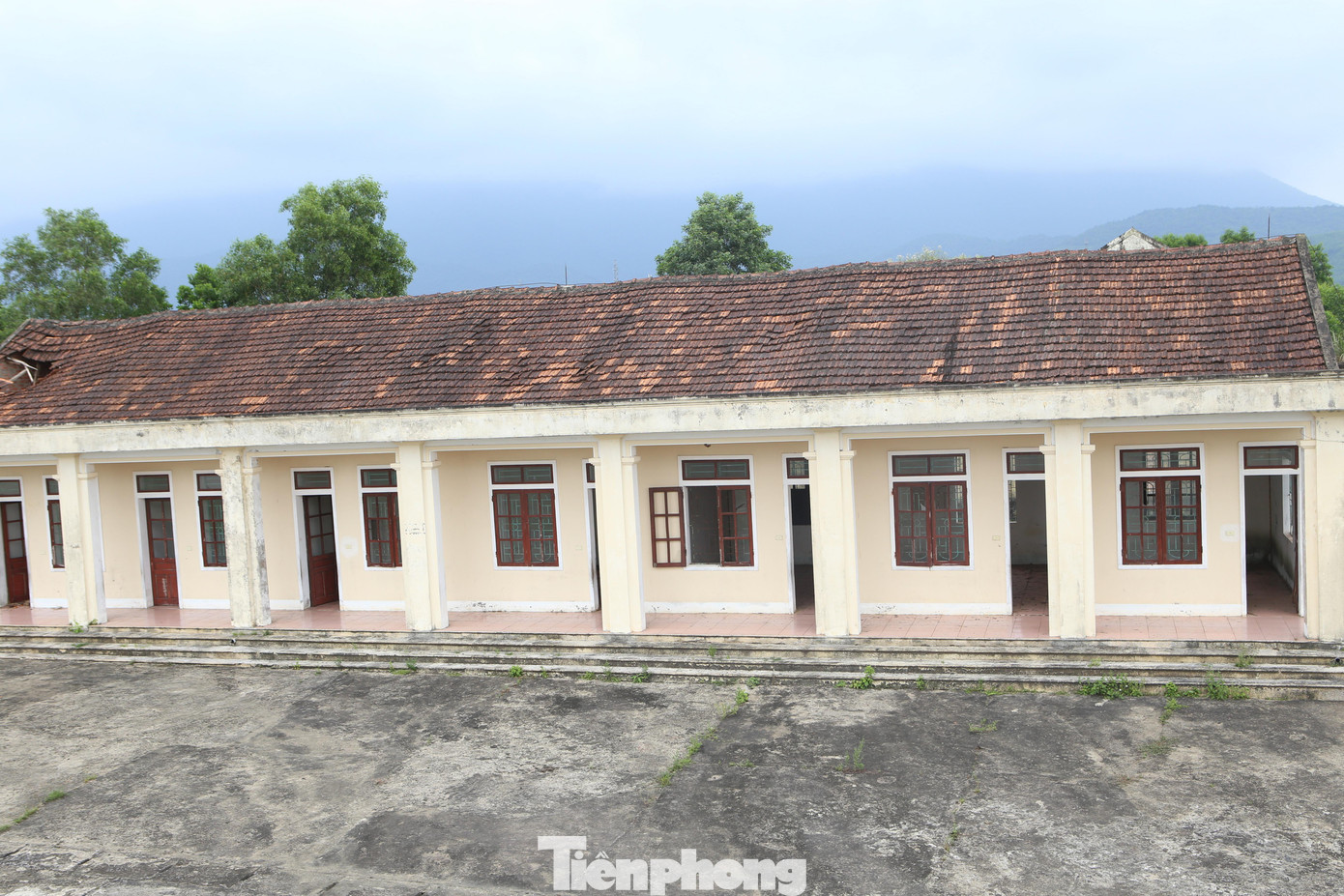 Khu nhà hiệu bộ chưa sử dụng và bỏ hoang 10 năm nay.