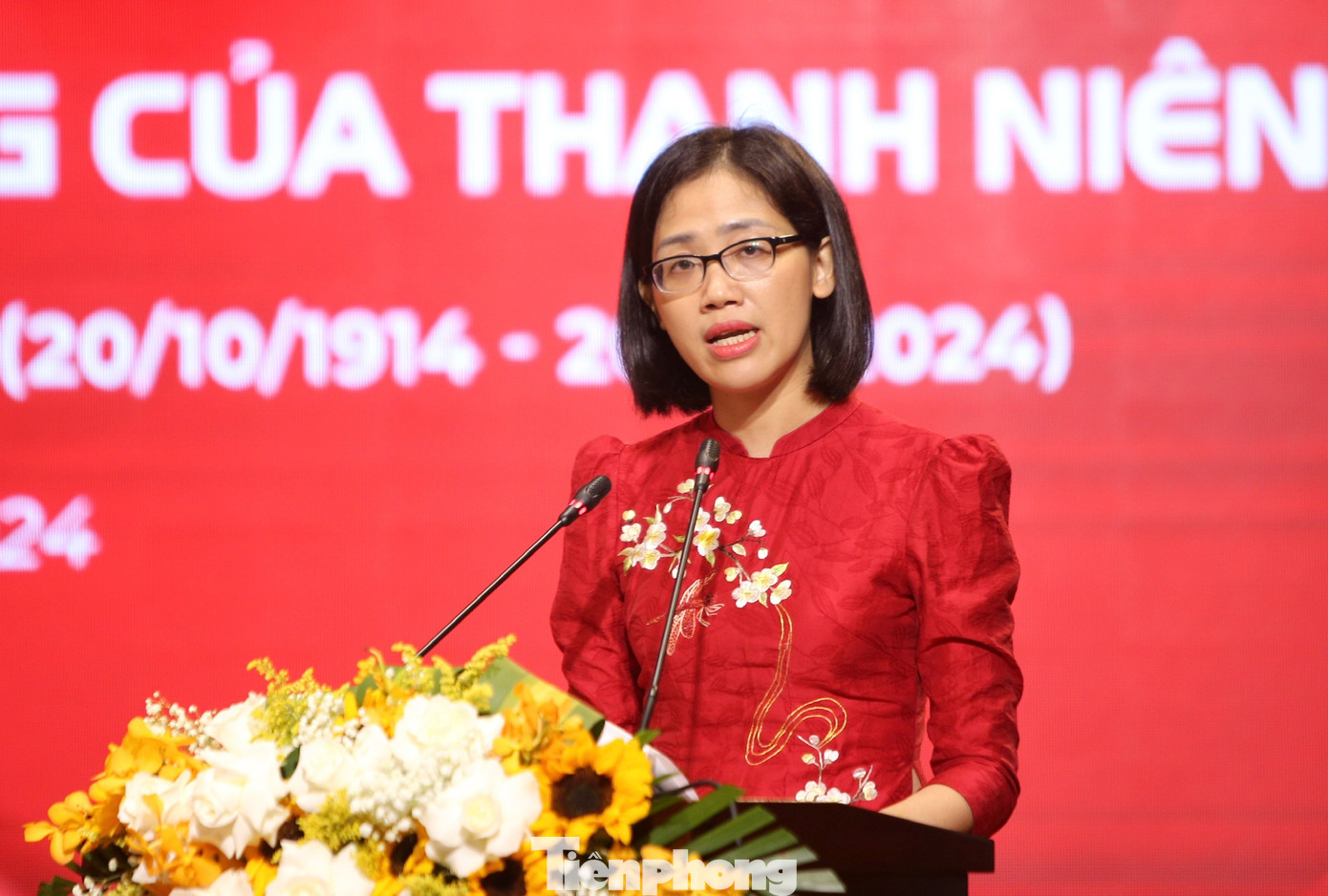 Tiến sĩ Trần Thị Hợi - Viện Hồ Chí Minh và các lãnh tụ của Đảng.