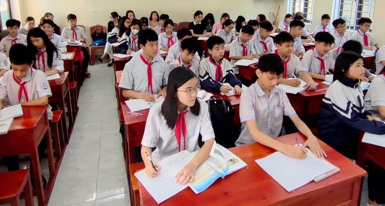 Học sinh trường THCS Lê Bình, thành phố Hà Tĩnh ôn thi. (Ảnh Cổng TT HT) Học sinh trường THCS Lê Bình, thành phố Hà Tĩnh ôn thi. (Ảnh Cổng TT HT)