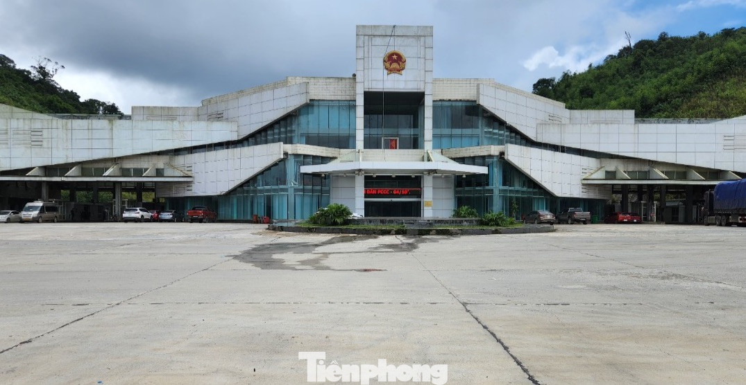 Cửa khẩu Cầu Treo vắng vẻ khi phương tiện, hàng hoá giảm mạnh.