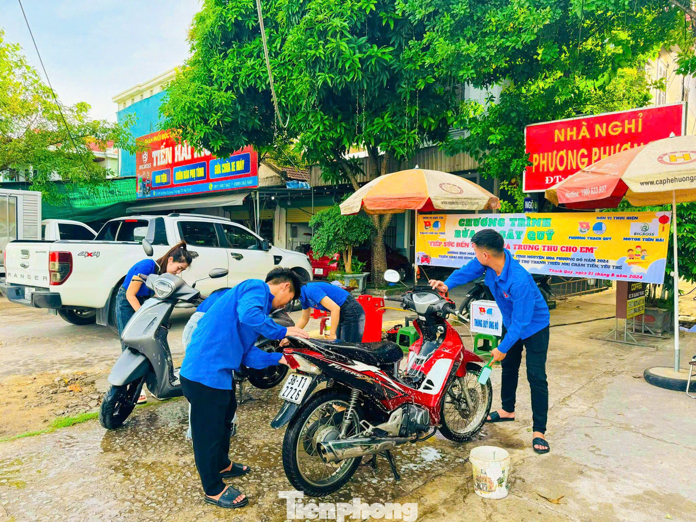 Hưởng ứng hoạt động này, Đoàn phường Thạch Quý trước đó cũng đã tổ chức hoạt động rửa xe gây quỹ. Hưởng ứng hoạt động này, Đoàn phường Thạch Quý trước đó cũng đã tổ chức hoạt động rửa xe gây quỹ.