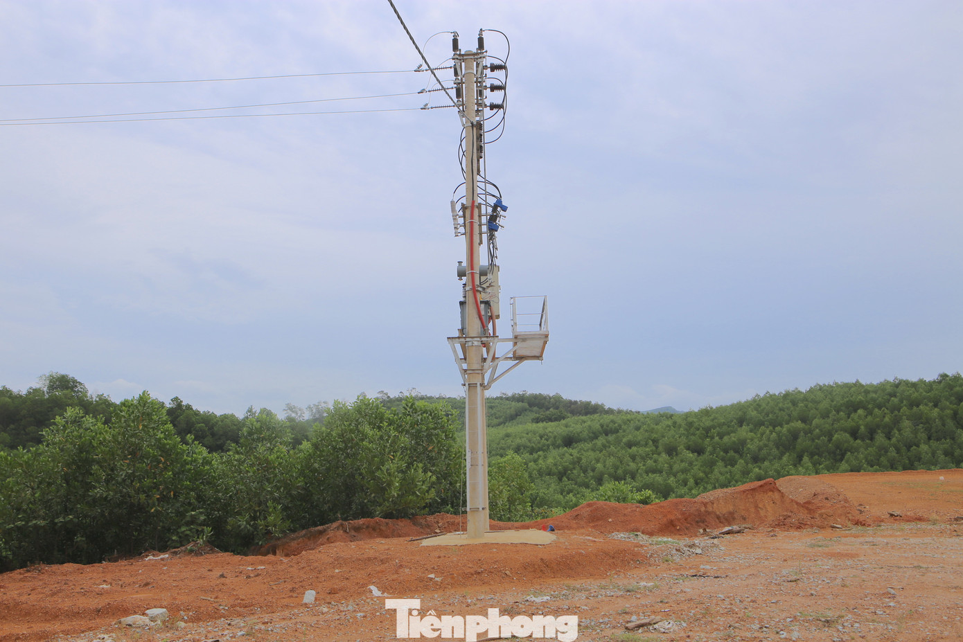 Hệ thống điện đang chờ để đấu nối. Hệ thống điện đang chờ để đấu nối.