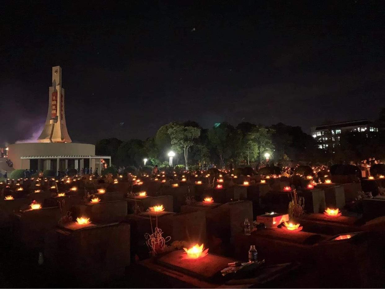 Những ngọn nến được thắp lên với những nghĩa cử cao đẹp của tuổi trẻ một lần nữa đã thể hiện sự tri ân sâu sắc, là lời hứa, quyết tâm tiếp bước cha anh sẵn sàng đấu tranh bảo vệ từng tấc đất, vùng trời, vùng biển, đảo thiêng liêng của Tổ quốc.