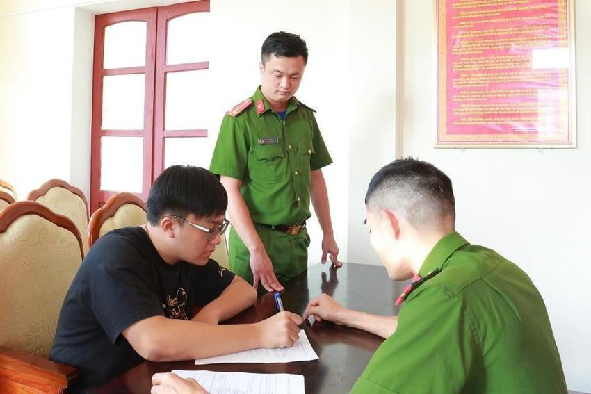 Huỳnh Lưu Hữu Minh tại cơ quan điều tra.