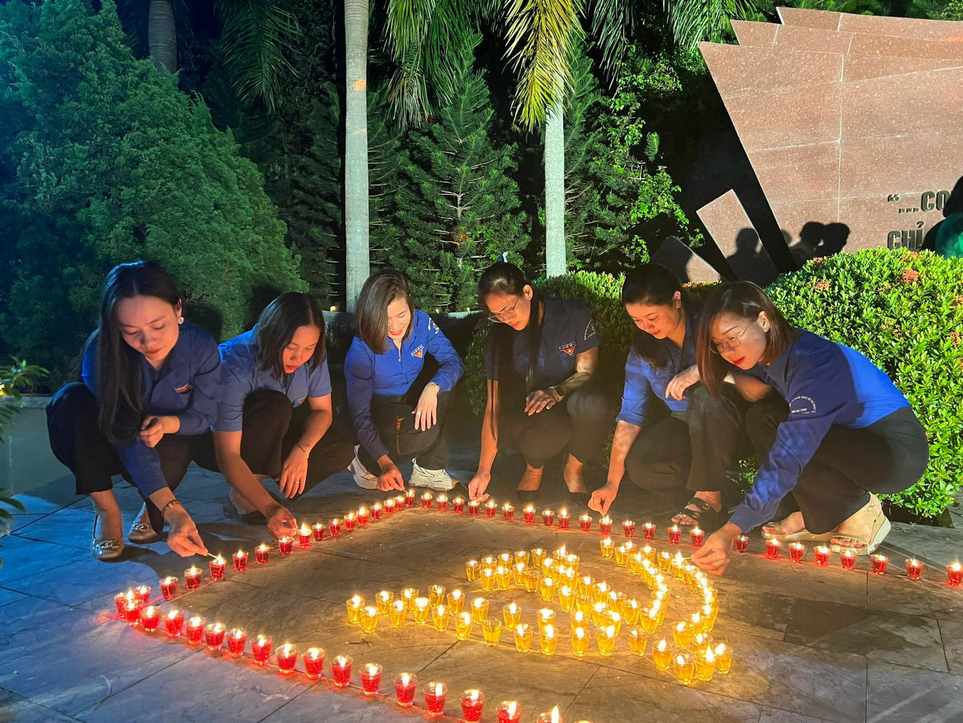 Tuổi trẻ Hà Tĩnh thắp nến tri ân 92 năm ngày hy sinh của Anh hùng liệt sỹ Lý Tự Trọng.