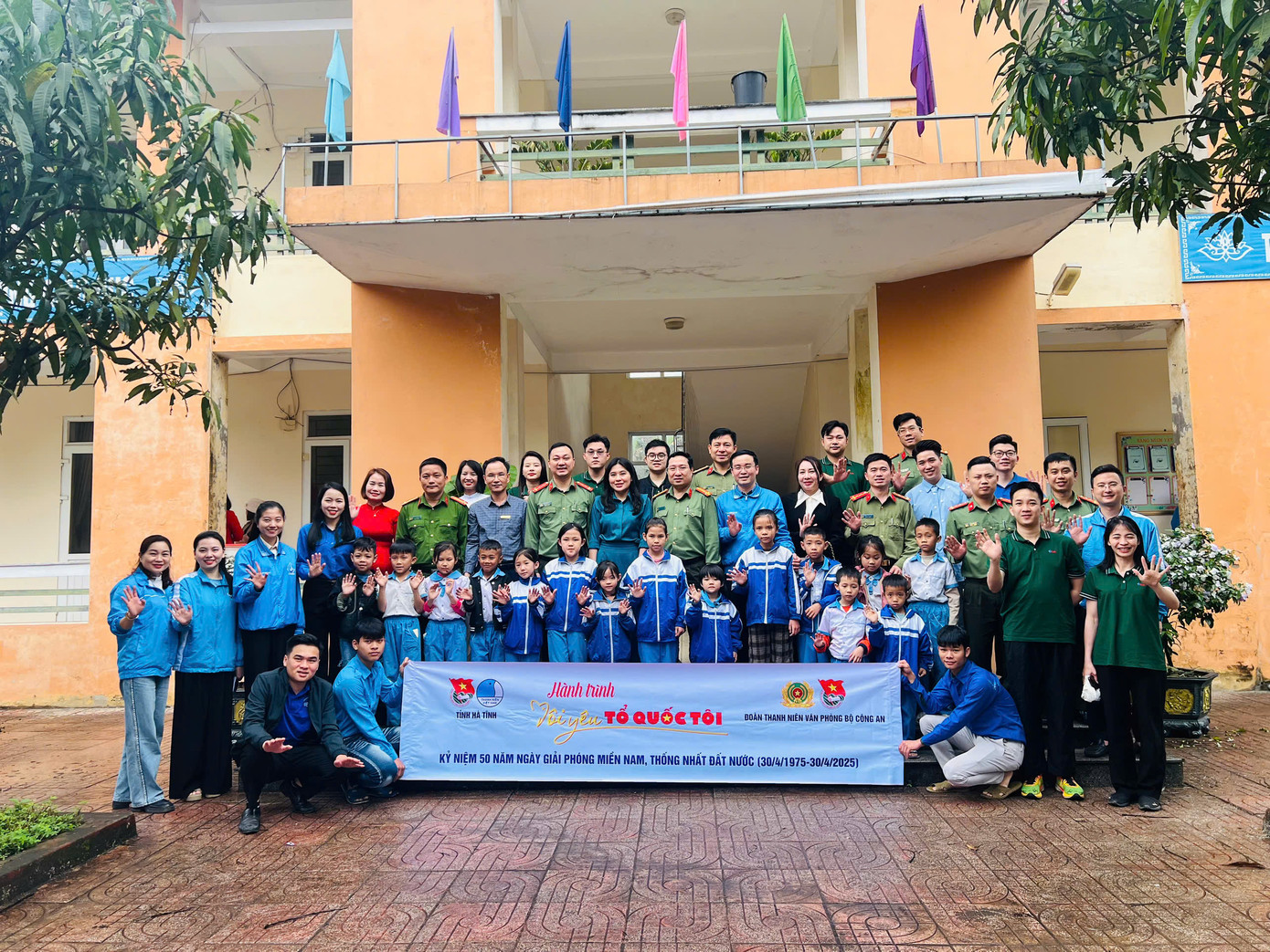 Đây là Chương trình thiết thực chào mừng Kỷ niệm 50 năm Ngày giải phóng miền Nam, thống nhất đất nước (30/4/1975 - 30/4/2025); đồng hành, hỗ trợ thanh thiếu nhi, người dân tại các địa bàn khó khăn.