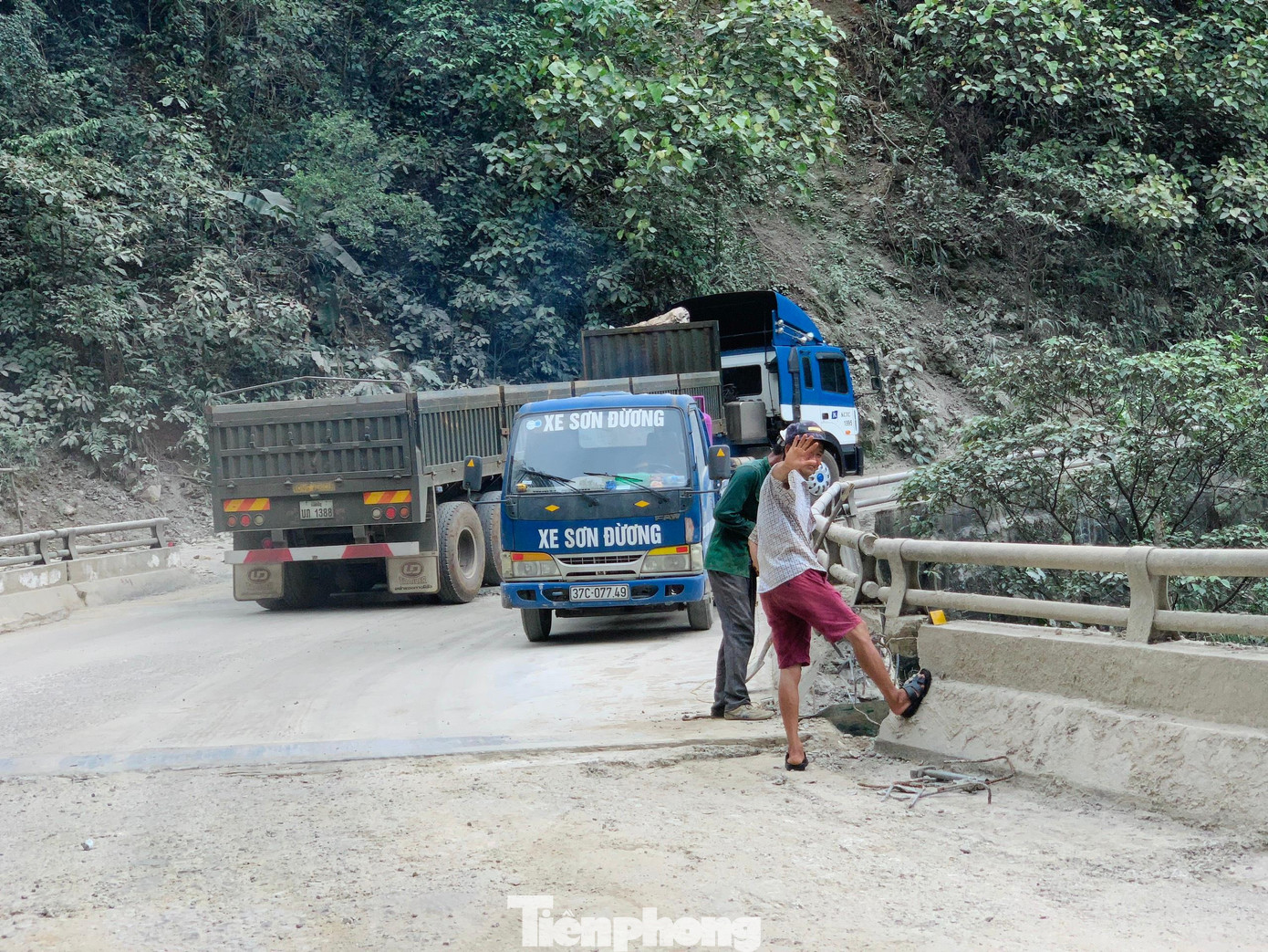 Lưu lượng phương tiện qua lại tại tuyến đường này đa phần là những xe có tải trọng lớn.