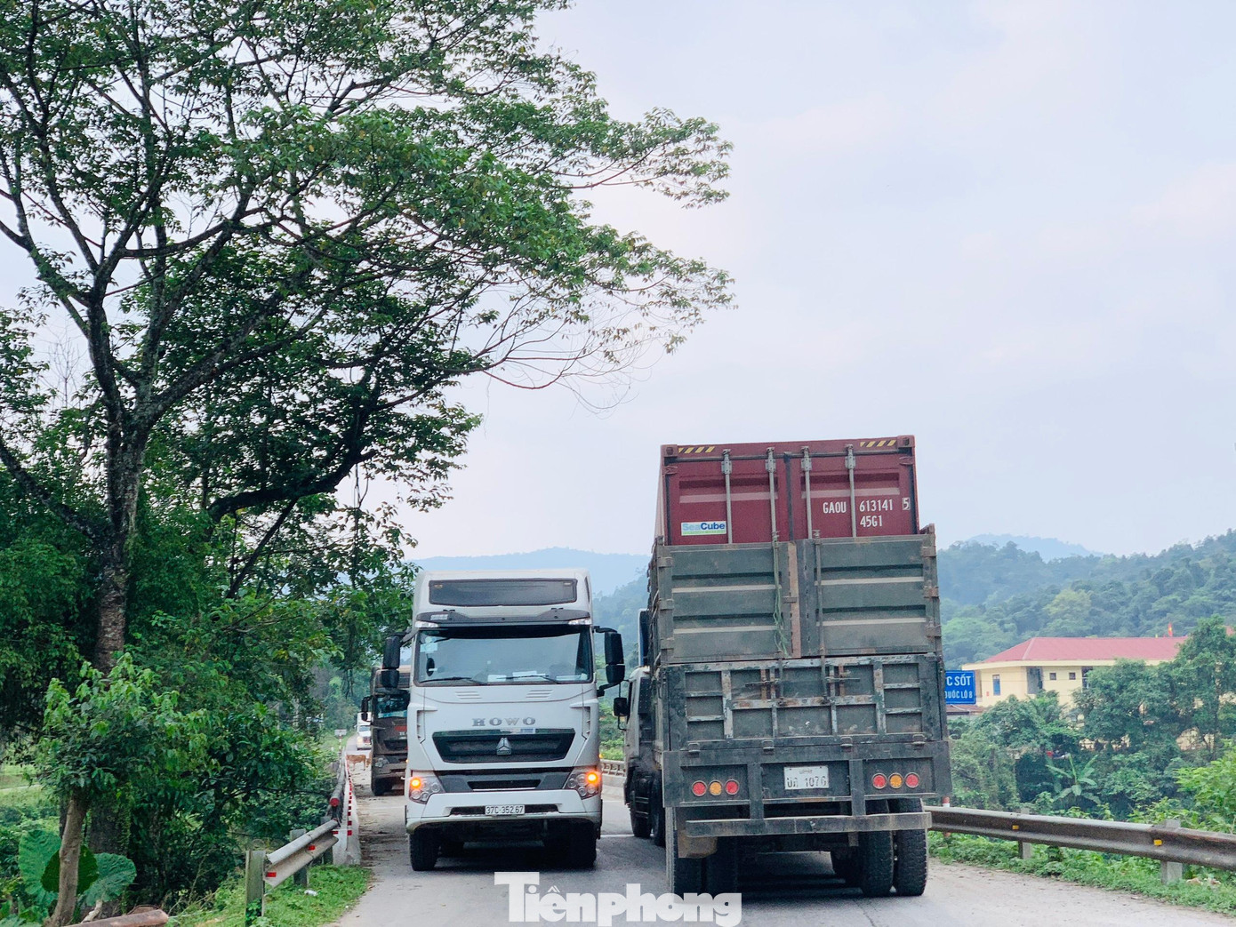 Quốc lộ 8A có chiều dài hơn 80 km, nối từ thị xã Hồng Lĩnh, đi qua huyện Ðức Thọ, Hương Sơn tới Cửa khẩu quốc tế Cầu Treo. Trước đó, Bộ Giao thông Vận tải phê duyệt đầu tư nâng cấp mở rộng QL8A với tổng kinh phí trên 1.600 tỷ đồng thực hiện trong giai đoạn 2012 – 2015, do Ban quản lý dự án 4 – Tổng Cục đường bộ Việt Nam thực hiện. Tuy nhiên, do thiếu vốn nên dự án chậm tiến độ.