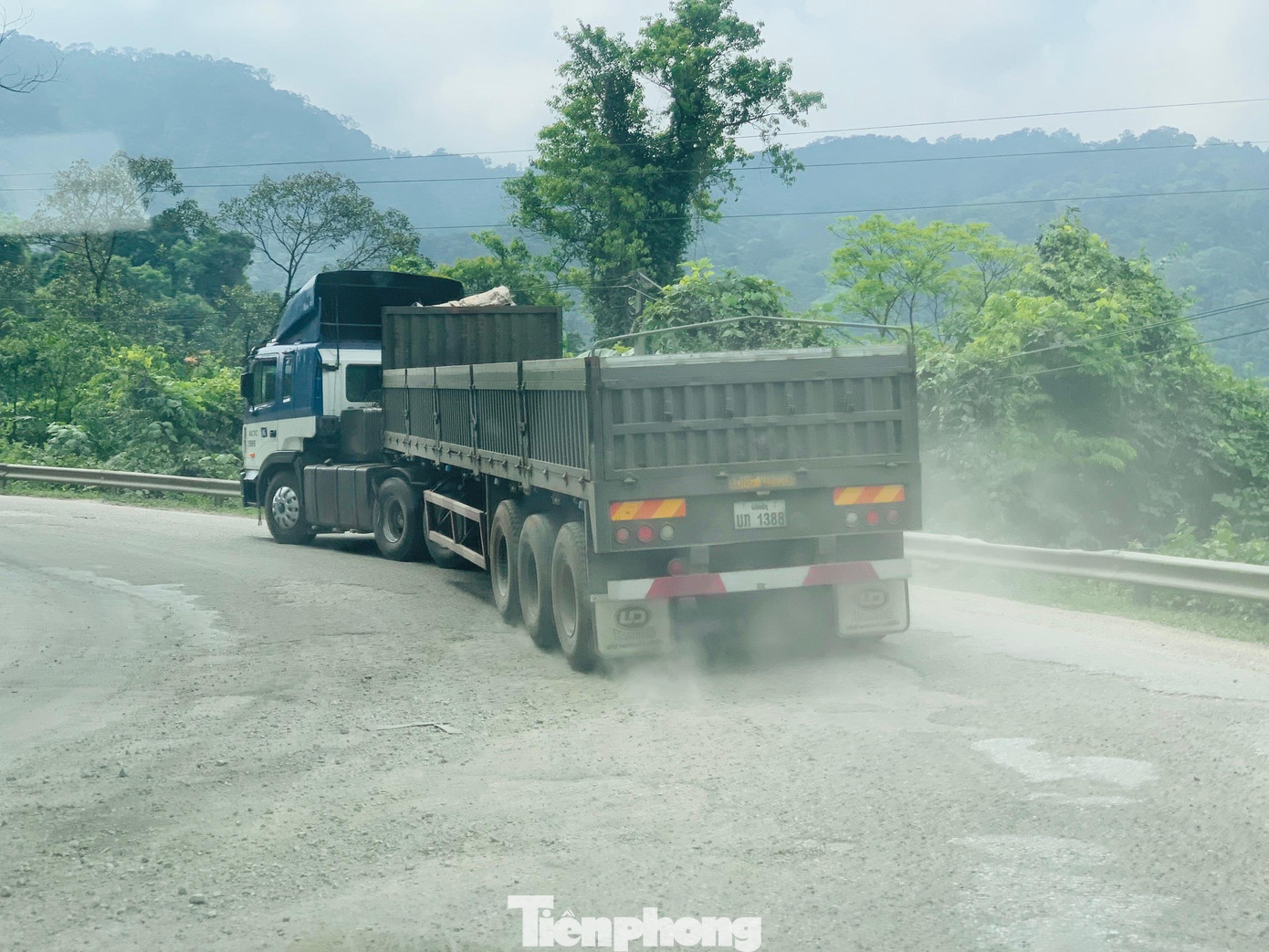Trước đó, Bộ Giao thông Vận tải phê duyệt đầu tư nâng cấp mở rộng QL8A với tổng kinh phí trên 1.600 tỷ đồng thực hiện trong giai đoạn 2012 – 2015, do Ban quản lý dự án 4 – Tổng Cục đường bộ Việt Nam thực hiện. Tuy nhiên, do thiếu vốn nên dự án chậm tiến độ.