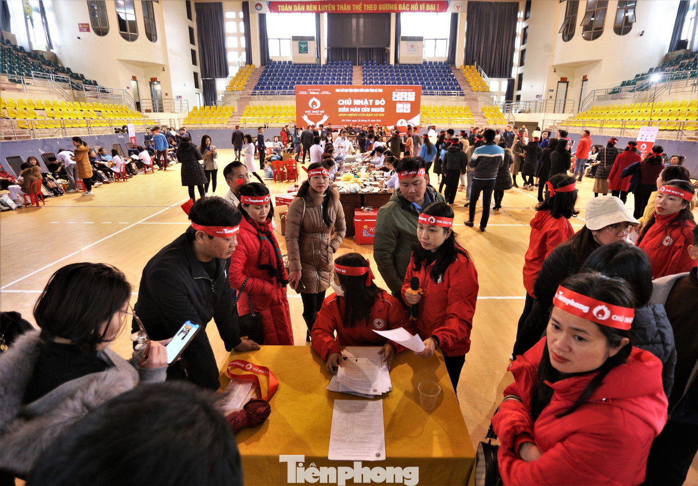 Ngày hội Chủ Nhật Đỏ được tổ chức tại Nhà thi đấu Thể dục Thể thao tỉnh Hà Tĩnh (đường Nguyễn Biểu, thành phố Hà Tĩnh).