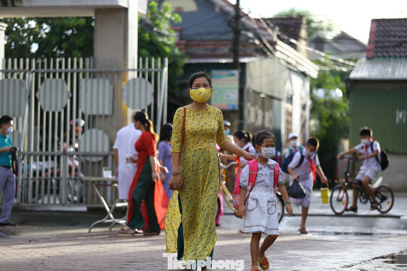TP Hà Tĩnh có gần 20.200 học sinh các cấp học từ tiểu học đến THPT đến trường tham gia học trực tiếp. Toàn thành phố có 15 trường tiểu học, 9 trường THCS và 3 trường THPT công lập, 3 trường phổ thông liên cấp tư thục trực thuộc Sở GD-ĐT quản lý.