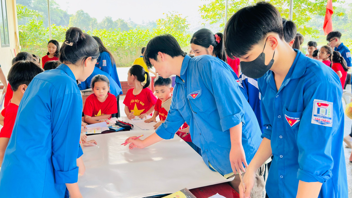 Các sân chơi, cuộc thi viết, vẽ, thuyết trình về sách đã góp phần khơi dậy niềm đam mê đọc sách của thanh, thiếu niên, nhi đồng. Các sân chơi, cuộc thi viết, vẽ, thuyết trình về sách đã góp phần khơi dậy niềm đam mê đọc sách của thanh, thiếu niên, nhi đồng.