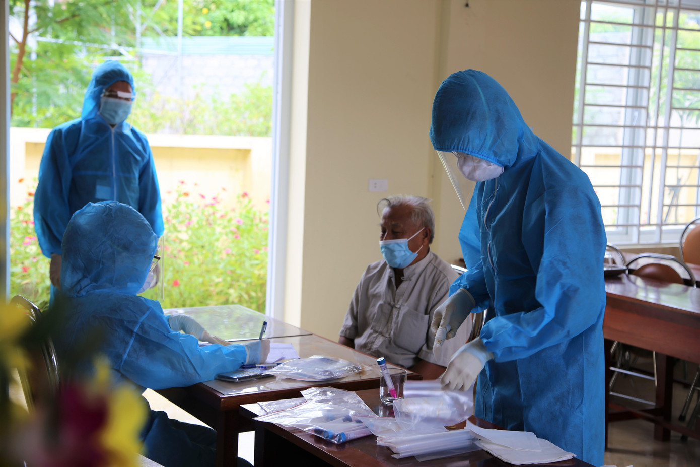 Tại Hà Tĩnh hiện tại đang điều trị cho 33 bệnh nhân nhiễm COVID-19. Tại Hà Tĩnh hiện tại đang điều trị cho 33 bệnh nhân nhiễm COVID-19.