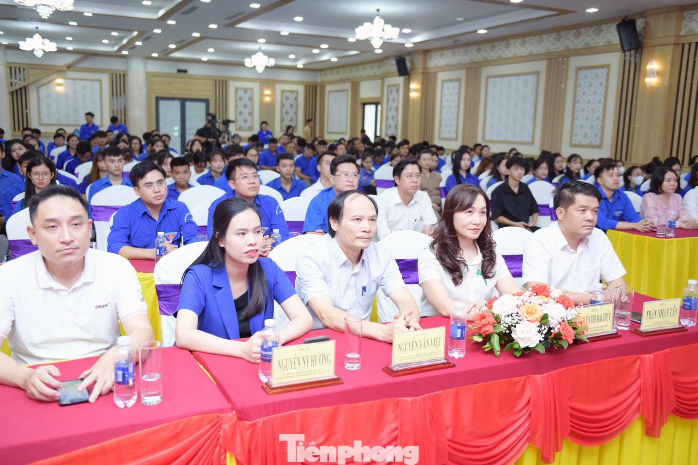 Đại biểu tham dự diễn đàn. Đại biểu tham dự diễn đàn.