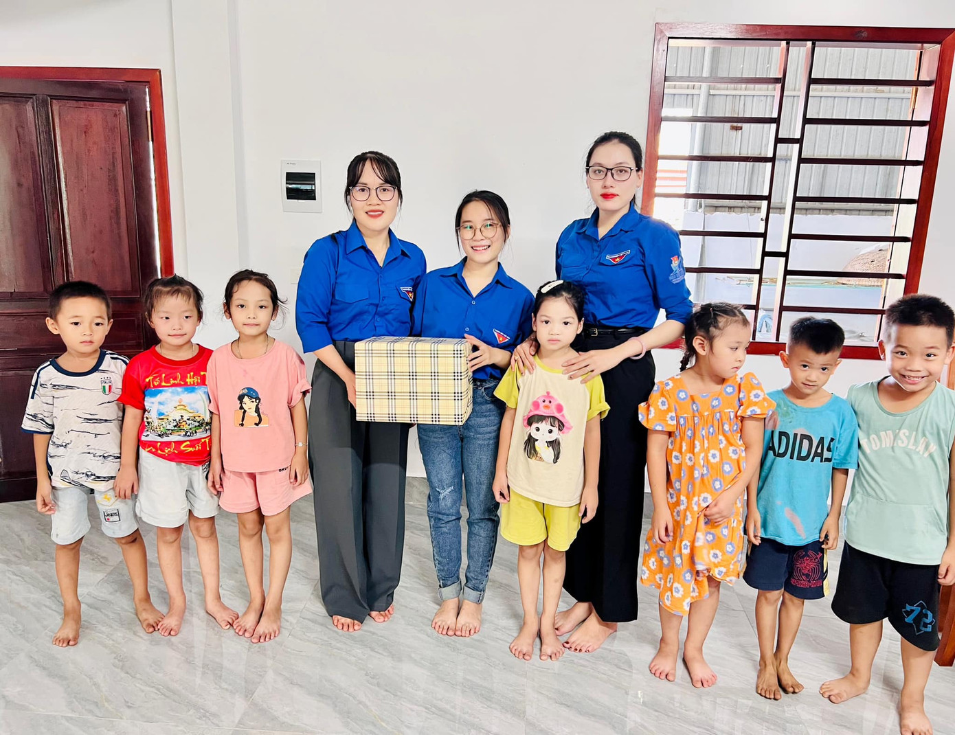 Đoàn xã biểu dương tinh thần thiện nguyện, lan tỏa sức trẻ của Diễm Mỹ với mô hình lớp học 0 đồng. Đoàn xã biểu dương tinh thần thiện nguyện, lan tỏa sức trẻ của Diễm Mỹ với mô hình lớp học 0 đồng.