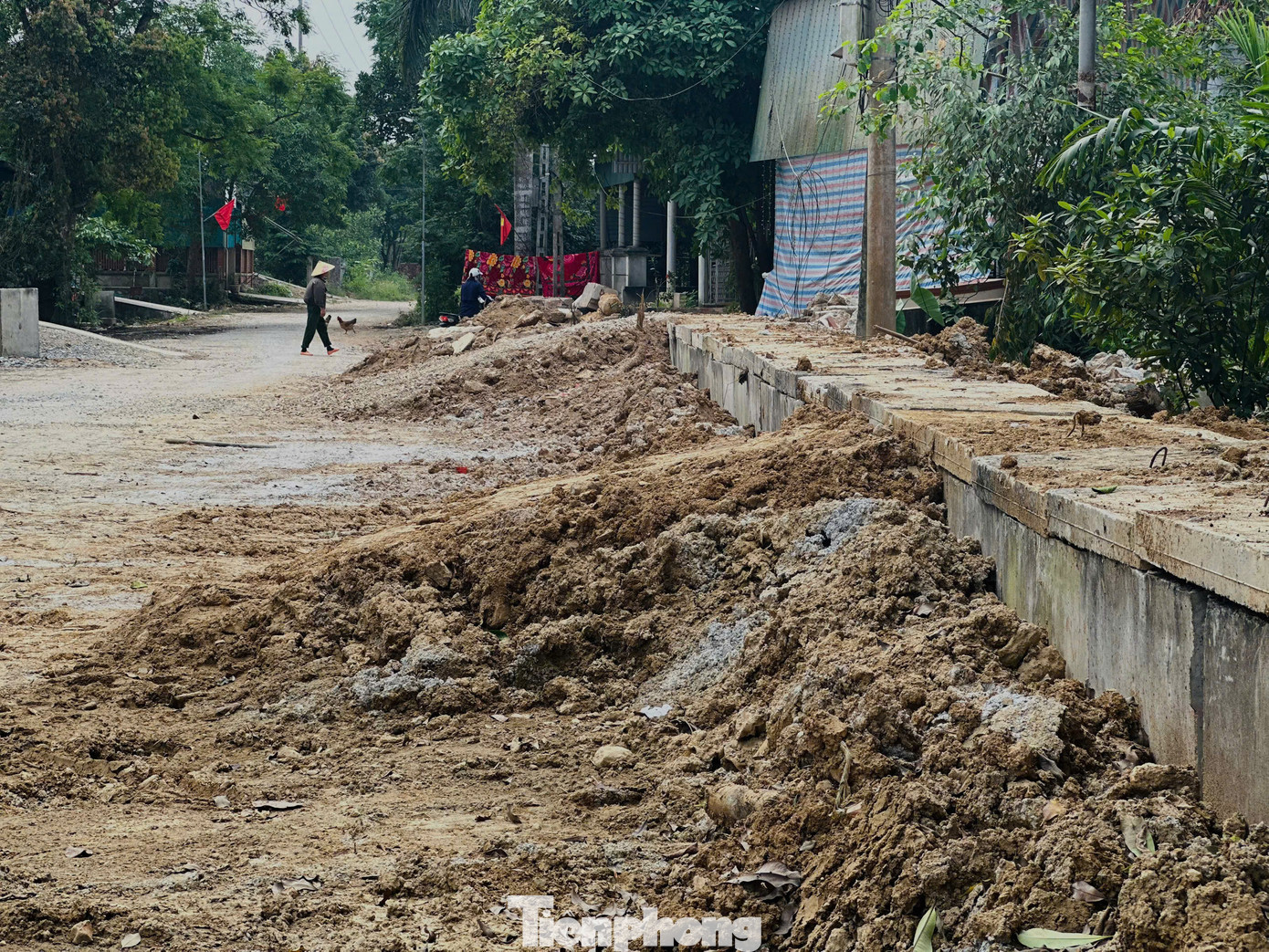 Các hạng mục thi công đang dang dở. Các hạng mục thi công đang dang dở.