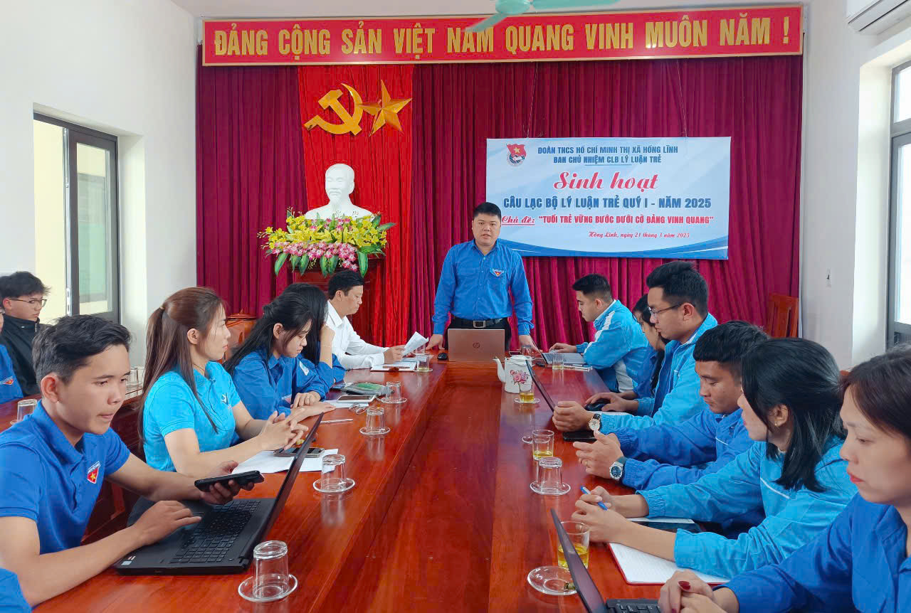 Ngoài ra tổ chức buổi sinh hoạt câu lạc bộ lý luận trẻ, tập huấn trang bị kỹ năng số; trang bị kiến thức, kỹ năng nhận biết và phòng chống các thông tin xấu độc trên không gian mạng...