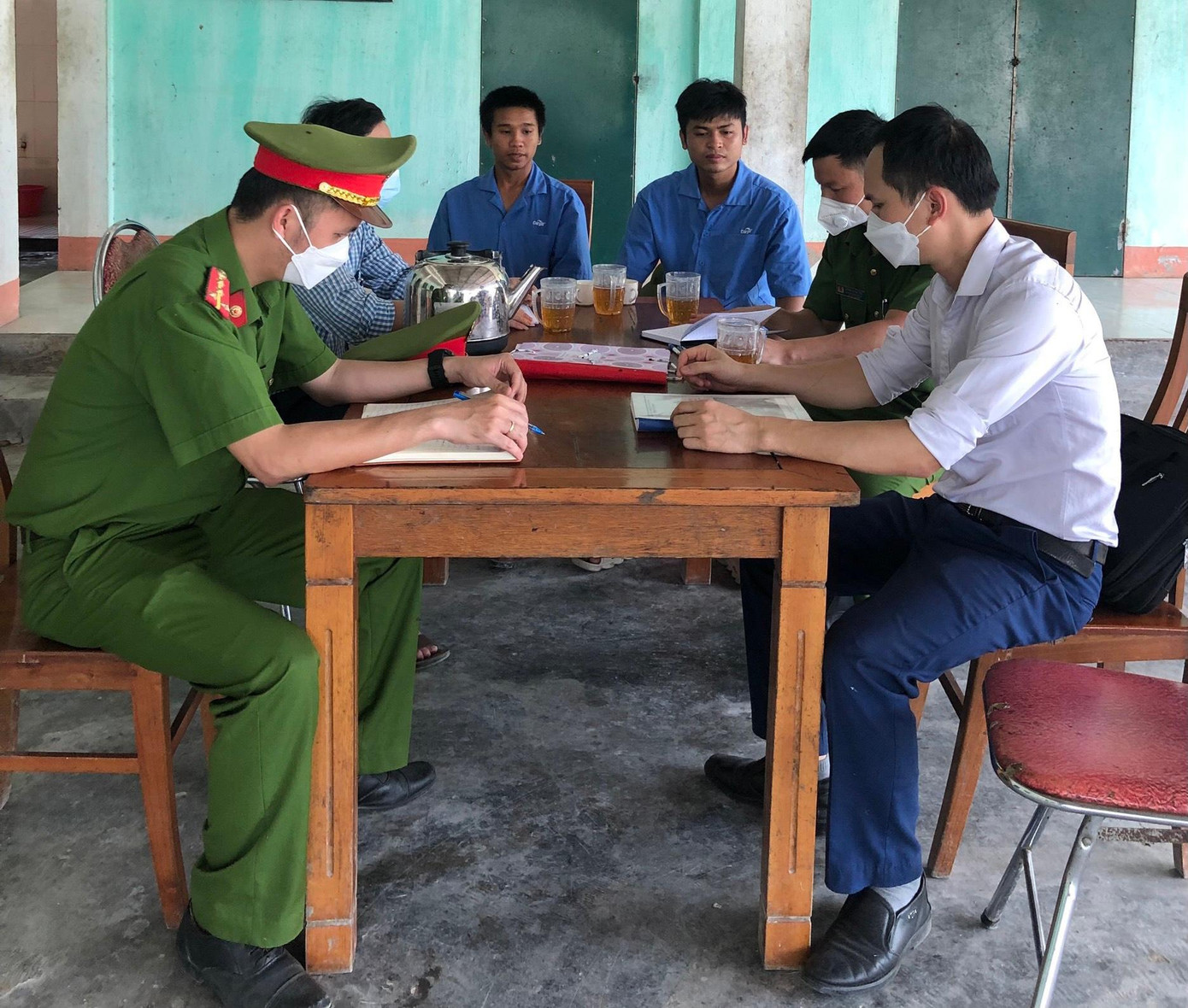 Đoàn kiểm tra làm việc với trang trại ông Phạm Trần Sum Đoàn kiểm tra làm việc với trang trại ông Phạm Trần Sum