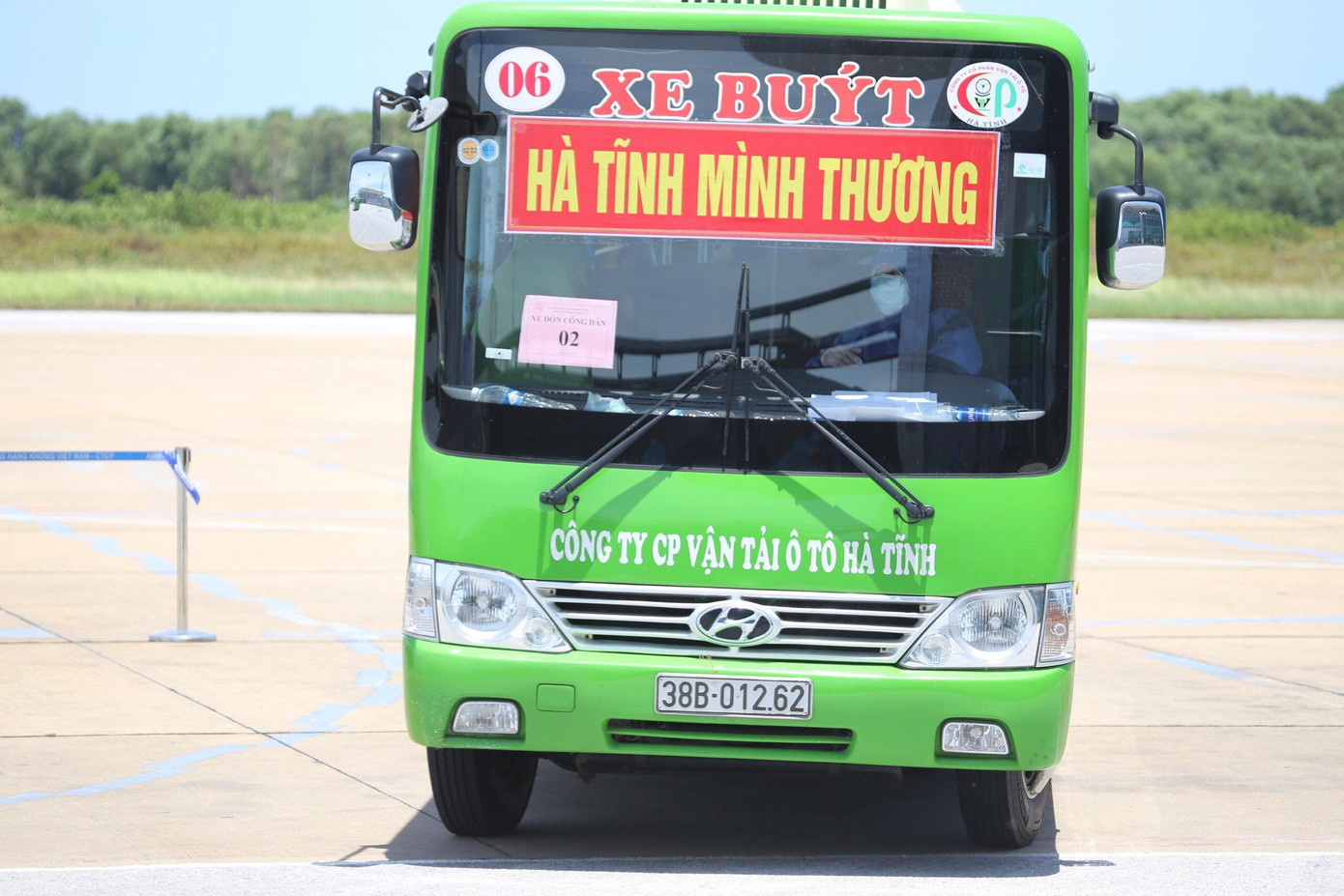 Công dân được hỗ trợ 100% tiền vé máy bay và kinh phí 2 lần test trong quá trình cách ly tại Hà Tĩnh. Đối với công dân có hoàn cảnh đặc biệt khó khăn, tỉnh sẽ xem xét hỗ trợ chi phí cách ly. Công dân được hỗ trợ 100% tiền vé máy bay và kinh phí 2 lần test trong quá trình cách ly tại Hà Tĩnh. Đối với công dân có hoàn cảnh đặc biệt khó khăn, tỉnh sẽ xem xét hỗ trợ chi phí cách ly.