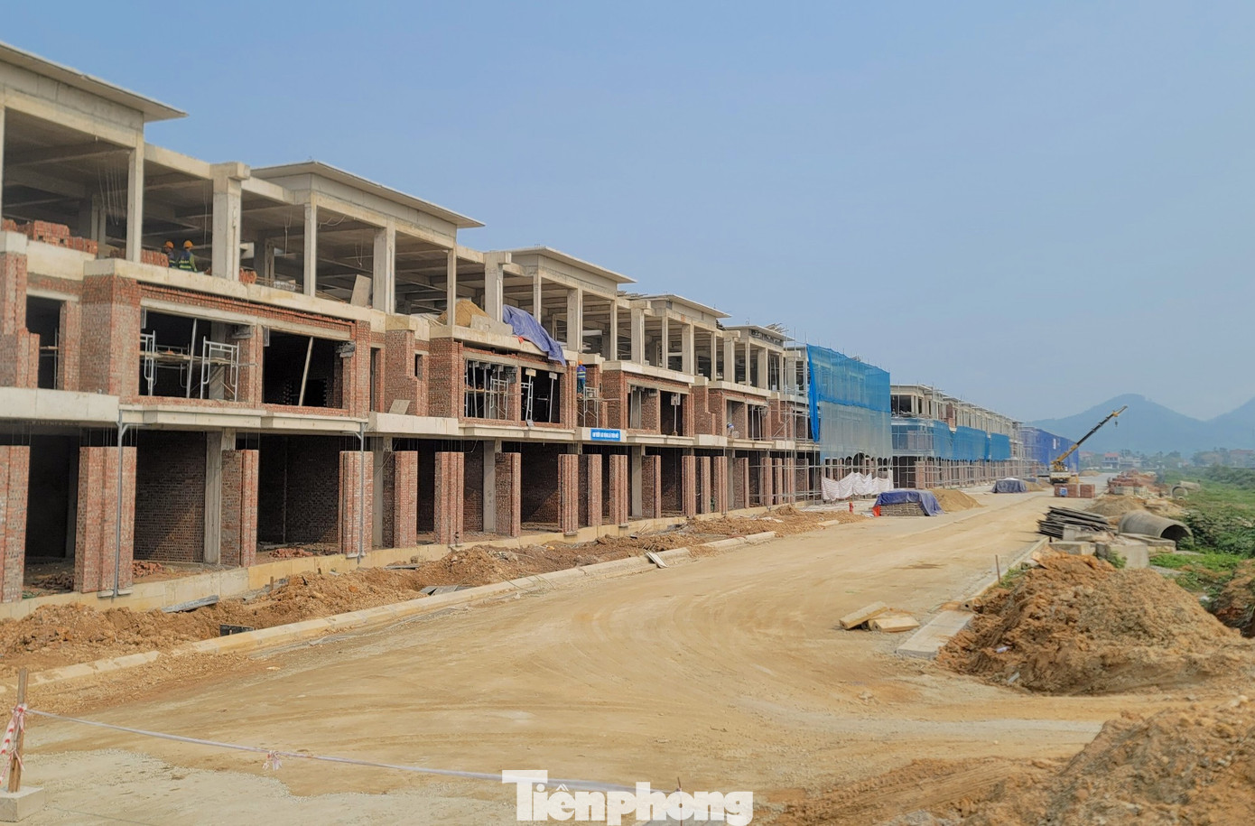 Sau khi hoàn thành công tác bồi thường giải phóng mặt bằng, đầu tháng 2/2022, UBND huyện Hương Sơn có tờ trình gửi Sở TN&amp;MT và UBND tỉnh Hà Tĩnh đề nghị giao đất, cho thuê đất để chủ đầu tư thực hiện dự án khu dân cư đô thị.