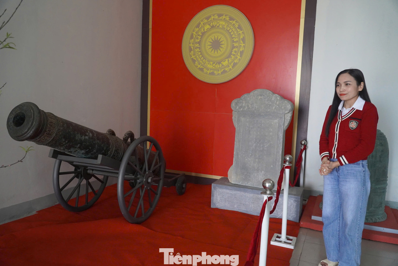 3 khẩu súng thần công đang được Bảo tàng Hà Tĩnh (thành phố Hà Tĩnh) lưu giữ đúc từ thời nhà Nguyễn. 3 khẩu súng này trước đó vào tháng 8/2003 được nhóm ngư dân xã Cẩm Lĩnh, huyện Cẩm Xuyên và xã Thạch Kim (huyện Thạch Hà, Hà Tĩnh) phát hiện khi đang khai thác hải sản. 3 khẩu súng thần công đang được Bảo tàng Hà Tĩnh (thành phố Hà Tĩnh) lưu giữ đúc từ thời nhà Nguyễn. 3 khẩu súng này trước đó vào tháng 8/2003 được nhóm ngư dân xã Cẩm Lĩnh, huyện Cẩm Xuyên và xã Thạch Kim (huyện Thạch Hà, Hà Tĩnh) phát hiện khi đang khai thác hải sản.