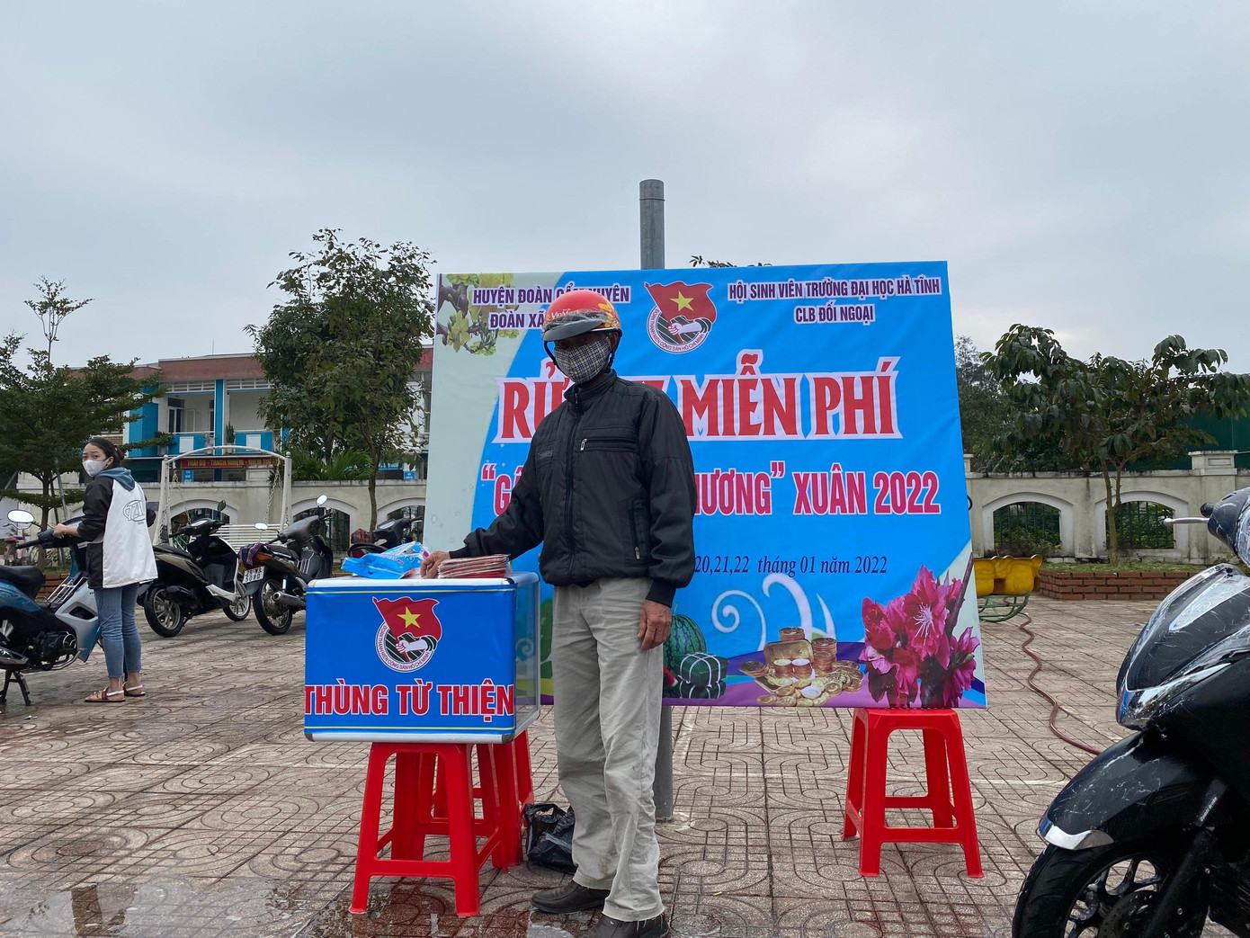 Chỉ trong 2 ngày, các đoàn viên thanh niên xã Cẩm Vịnh và đoàn thanh niên trường Đại học Hà Tĩnh đã rửa được hơn 100 xe ô tô, xe máy các loại. Số tiền thu được là hơn 3 triệu đồng.