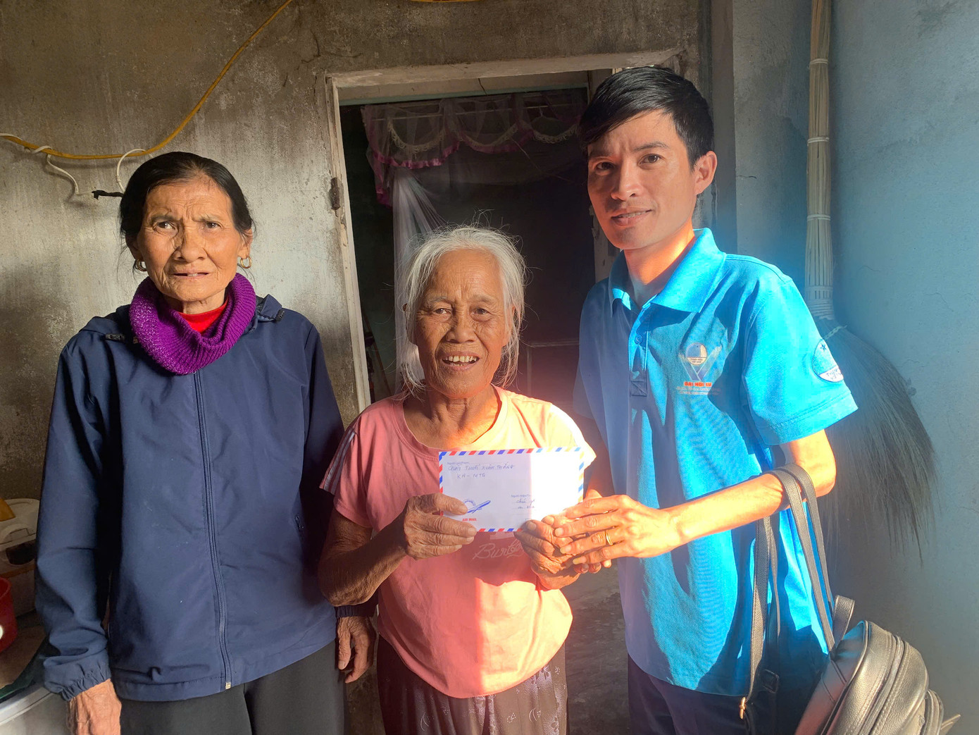 Những dịp lễ, Tết anh Thắng kêu gọi từ thiện, hỗ trợ người khó khăn.