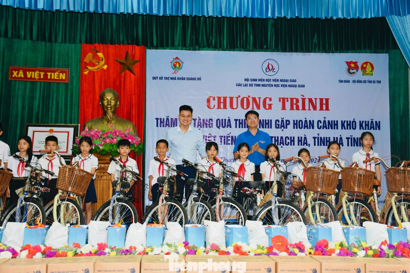 Tổng giá trị nguồn lực chương trình "Thắp sáng ước mơ" tại huyện Thạch Hà đã trao tặng trên 500 triệu đồng.