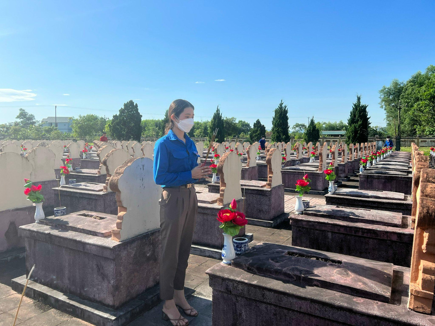 Chương trình “Hoa dâng mộ liệt sĩ” là hoạt động thường niên do Tỉnh Đoàn phối hợp với Viettel Hà Tĩnh triển khai.