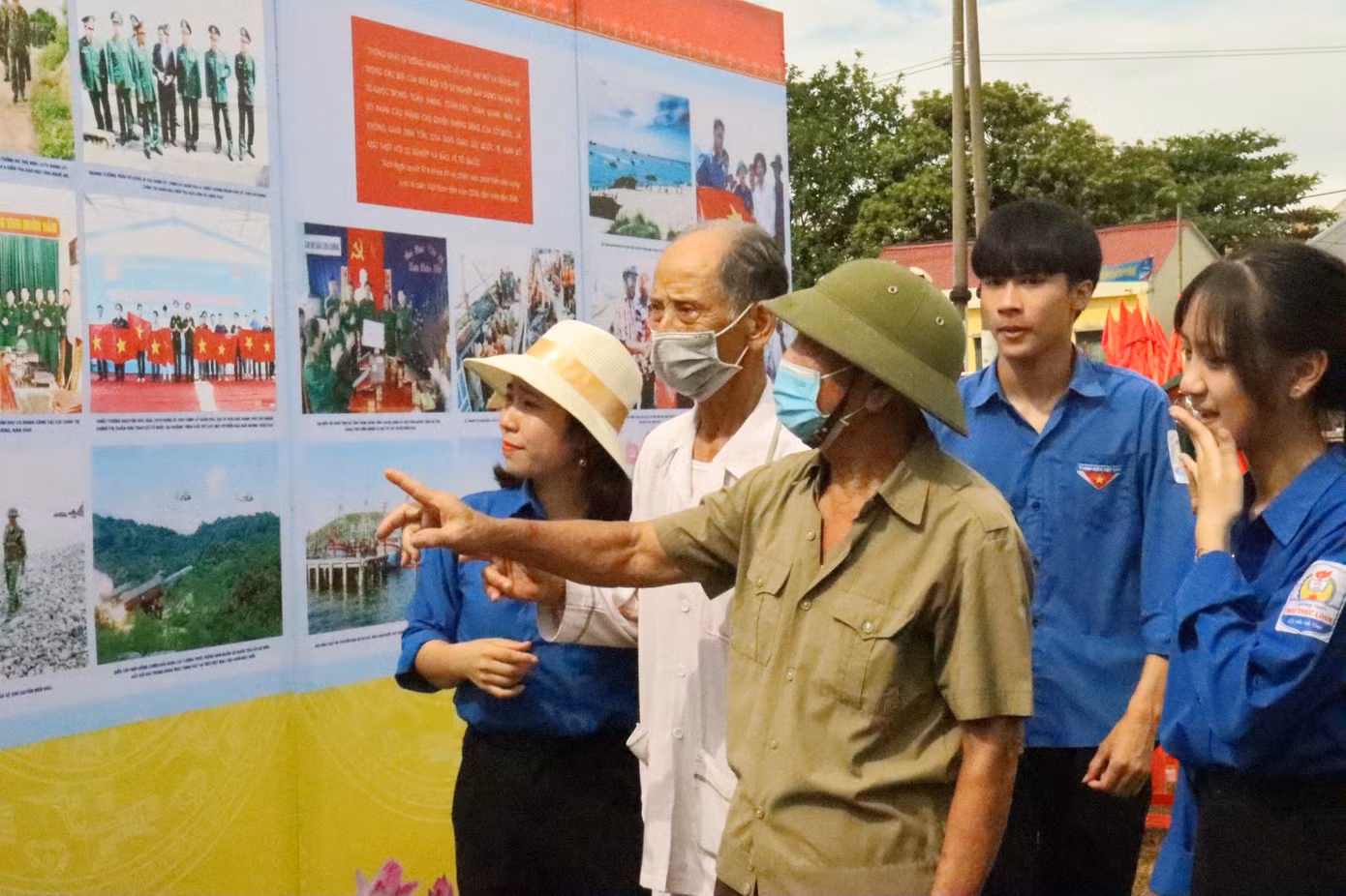 Tại chương trình, nhiều hoạt động ý nghĩa cũng được diễn ra với mục đích tuyên truyền, giáo dục sâu rộng cho cán bộ, đoàn viên thanh niên về quan điểm chủ trương chính sách của Đảng về chủ quyền biển đảo, tăng cường sức mạnh đoàn kết toàn dân tộc, bảo vệ vững chắc chủ quyền biển đảo thiêng liêng của tổ quốc.