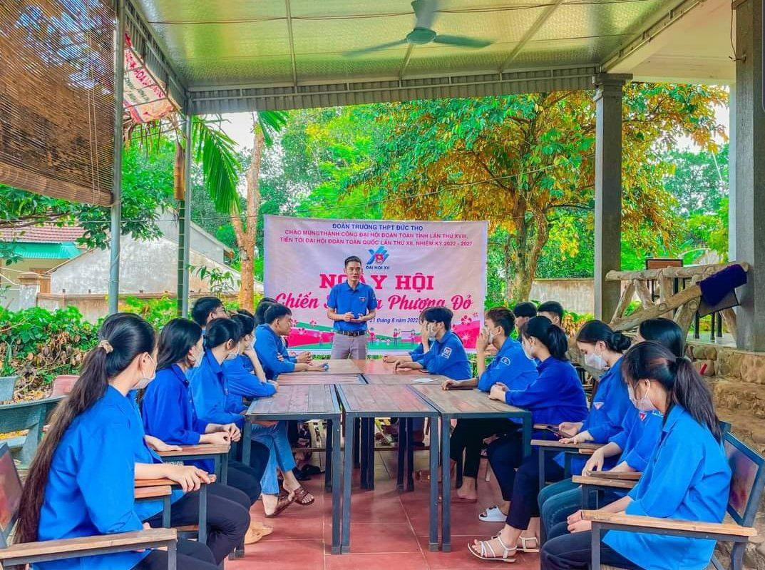 Cùng với đó, trong ngày tổ chức nhiều hoạt động tuyên truyền kết quả Đại hội Đoàn toàn tỉnh lần thứ XVIII, hướng tới Đại hội Đoàn toàn quốc lần thứ XII. Trong ảnh Đoàn Trường THPT Đức Thọ tổ chức Ngày hội Chiến sĩ Tình nguyện “Hoa phượng đỏ”. Cùng với đó, trong ngày tổ chức nhiều hoạt động tuyên truyền kết quả Đại hội Đoàn toàn tỉnh lần thứ XVIII, hướng tới Đại hội Đoàn toàn quốc lần thứ XII. Trong ảnh Đoàn Trường THPT Đức Thọ tổ chức Ngày hội Chiến sĩ Tình nguyện “Hoa phượng đỏ”.