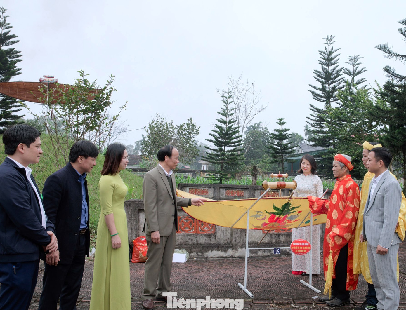 Hội thi trưng bày những chiếc diều sáo do 11 xã trên địa bàn huyện sáng tạo, thiết kế. Mỗi xã sẽ làm một chiếc diều để trưng bày tại hội thi. Những chiếc diều này được làm theo bản gốc diều sáo của cụ Hải Thượng Lãn Ông. Hội thi trưng bày những chiếc diều sáo do 11 xã trên địa bàn huyện sáng tạo, thiết kế. Mỗi xã sẽ làm một chiếc diều để trưng bày tại hội thi. Những chiếc diều này được làm theo bản gốc diều sáo của cụ Hải Thượng Lãn Ông.