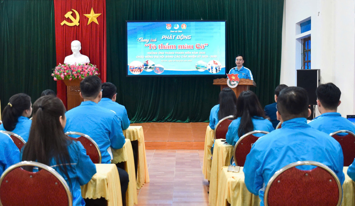 Lễ phát động, triển khai chương trình “Tuổi trẻ tô thắm màu cờ” năm 2025 được tuổi trẻ Hà Tĩnh tổ chức vào chiều ngày 20/2.