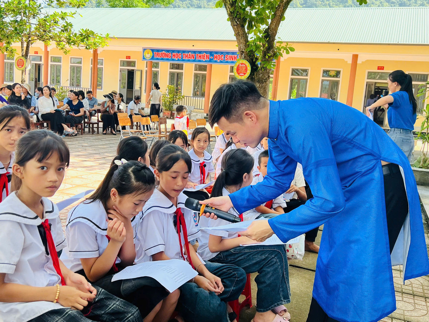 Cùng với đó tổ chức cắt tóc miễn phí tại huyện Hương Khê.