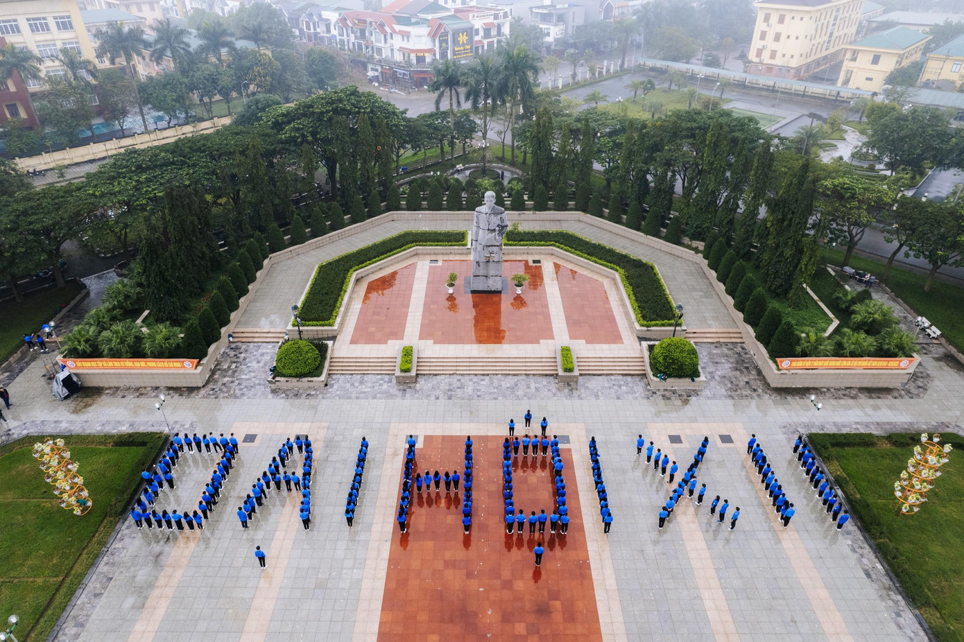 "Vũ điệu thanh niên" của tuổi trẻ Hà Tĩnh chào mừng Đại hội Đoàn toàn quốc lần thứ XII, thể hiện sắc màu tươi mới, tinh thần hào hứng đón chờ sự kiện trọng đại của tuổi trẻ cả nước.