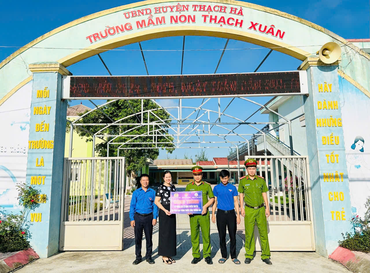 Tính đến nay, đã có 39 điểm loa phát thanh tự động, đảm bảo an toàn giao thông, tuyên truyền pháp luật tại các trường học trên địa bàn toàn huyện. Những công trình này được các đơn vị đoàn trên địa bàn kêu gọi xã hội hóa với tổng số tiền 195 triệu đồng để triển khai và mang lại hiệu quả tốt.