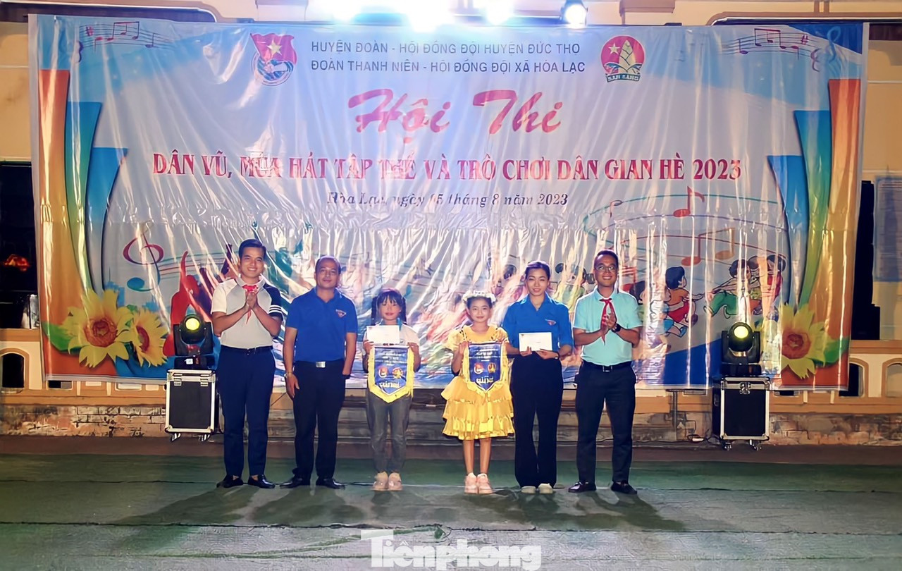 Không chỉ thực hiện nhiều công trình ý nghĩa mà anh Quế còn luôn hăng say với hoạt động dịp hè cho thiếu nhi.