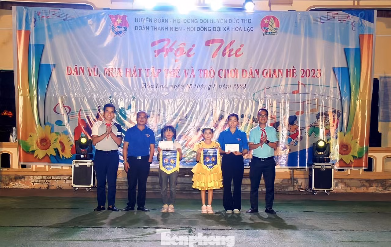 Không chỉ thực hiện nhiều công trình ý nghĩa mà anh Quế còn luôn hăng say với hoạt động dịp hè cho thiếu nhi. Không chỉ thực hiện nhiều công trình ý nghĩa mà anh Quế còn luôn hăng say với hoạt động dịp hè cho thiếu nhi.