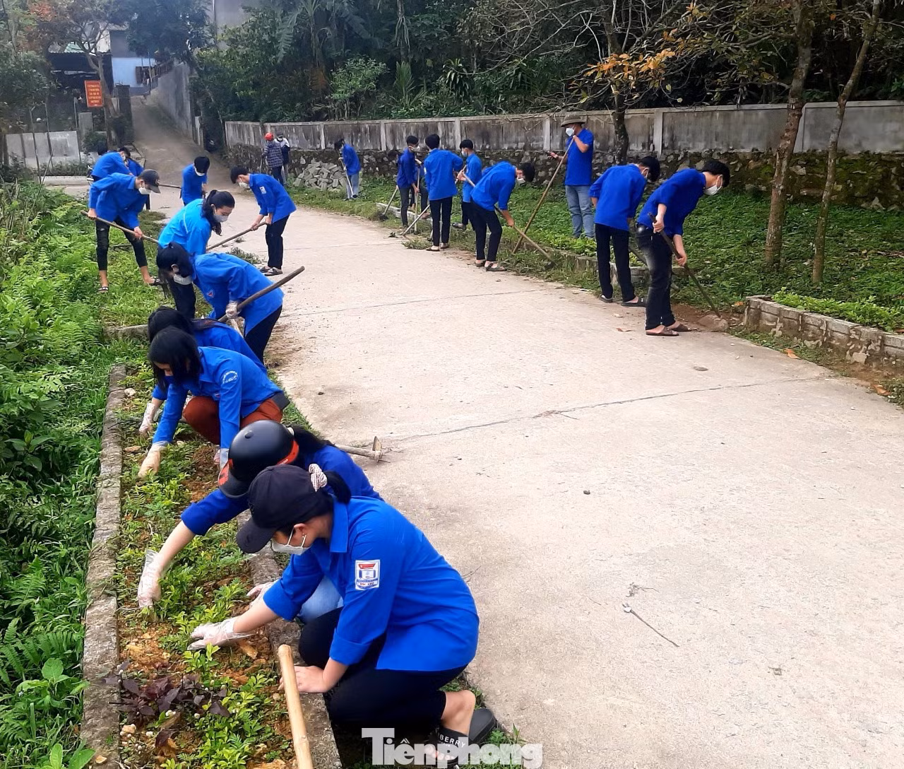 Anh Quế luôn hăng say đi tình nguyện, trở thành người “truyền lửa” cho hoạt động Đoàn tại địa phương. Anh Quế luôn hăng say đi tình nguyện, trở thành người “truyền lửa” cho hoạt động Đoàn tại địa phương.